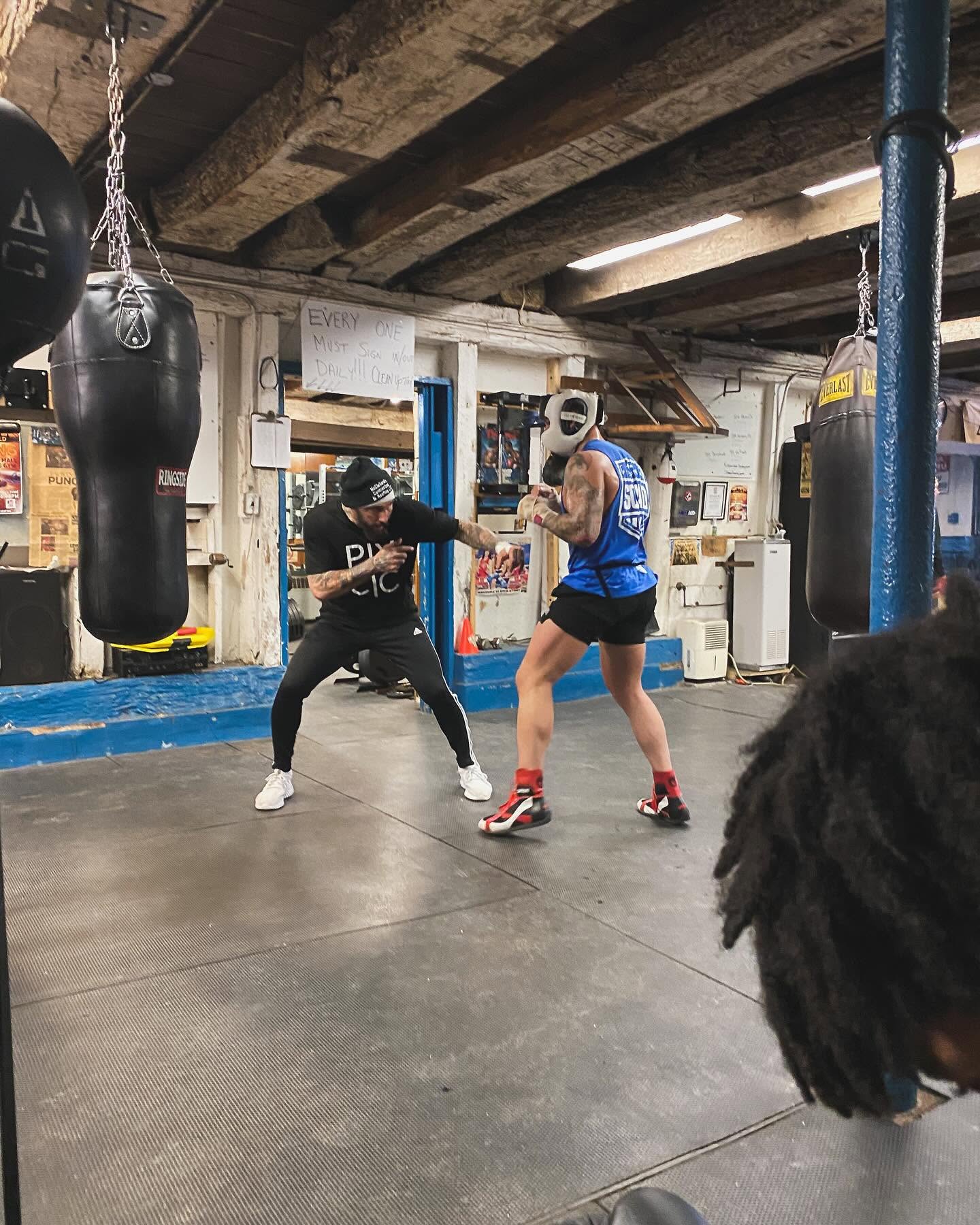 Mitt work at the bags
